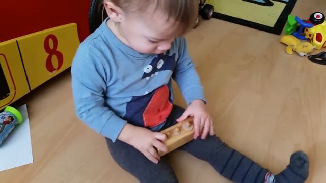 Baby educational toy Cylinder socket Montessori/Детская развивающая игра сортировка Монтессори смотреть онлайн