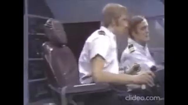 Aiplane pilots (Monty Python) English subtitles смотреть онлайн