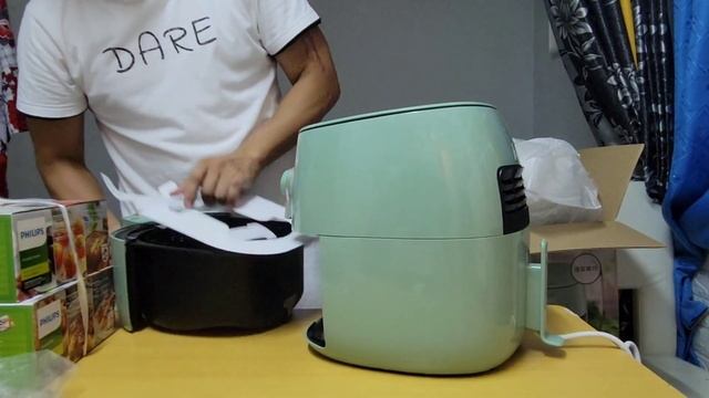 UNBOXING OUR NEW AIRFRYER || PHILIPS Airfryer смотреть онлайн