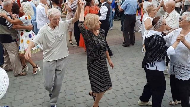 Брестский Бал Всех ЗАТАНЦЕВАЛ! смотреть онлайн