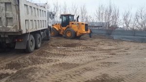 Работа фронтального погрузчика Hyundai