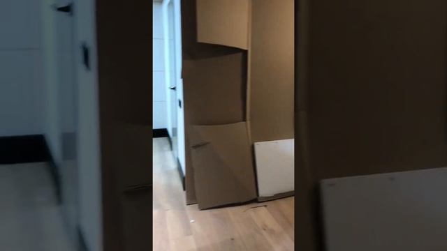 Газовая колонка в спальне над кроватью. смотреть онлайн