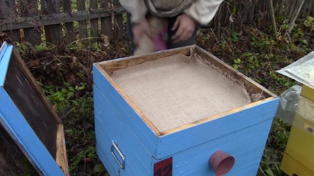 Кладу утепление и меняю пленку на холстики..