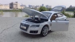 Коллекционная модель Audi A7 в масштабе 1:32