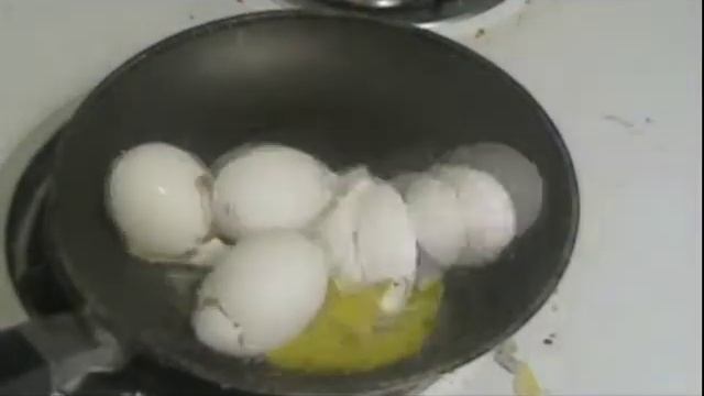 Who Wants Eggs!!!! (High Quality) смотреть онлайн