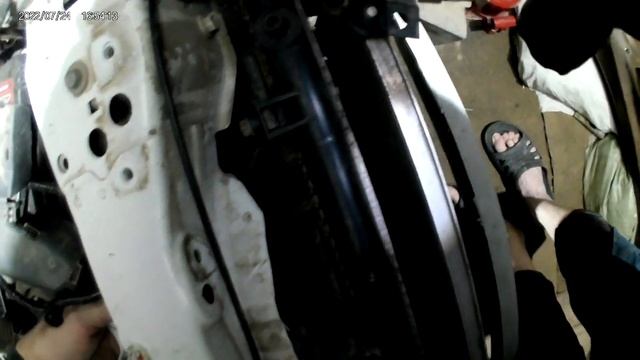 Установил на место радиатор. Хонда СРВ 4 поколения. Пролил почти весь антифриз. смотреть онлайн