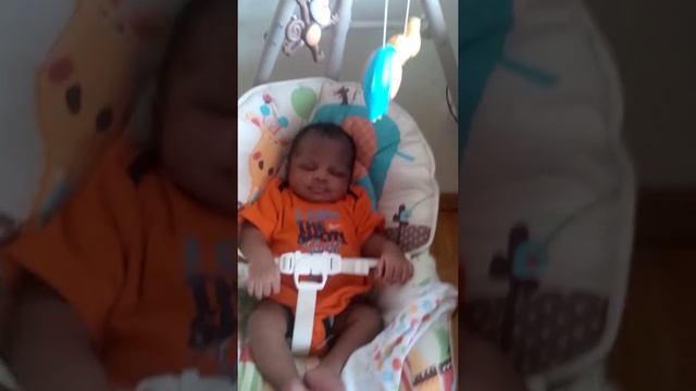 Enjoying my swing (Baby Elijahs World) смотреть онлайн