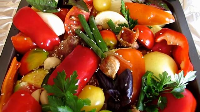 Жаркое МЯСО с ЯБЛОКАМИ и Овощами. Обалденно Вкусно! Муж УПЛЕТАЛ за Милую ДУШУ!) смотреть онлайн