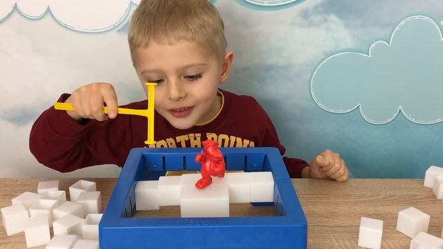 Челлендж! Игра для детей Не разбей лед Don't Break The Ice challenge! Kids game смотреть онлайн