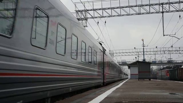 Электровоз ЭП10-002 с поездом№104М Брянск-Москва станция Ворсино 7.04.2016 смотреть онлайн