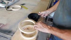 Изготовление подиумов своими руками часть 1. Вырезаем кольца под 16,5 динамики.