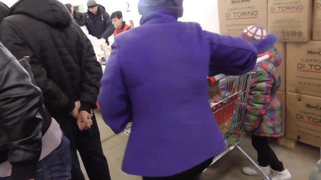 ЧАПЛЫГИН // ВЫШЛА НА ПРОМЕНАД ЗА ОЧКАМИ ДЕДУ