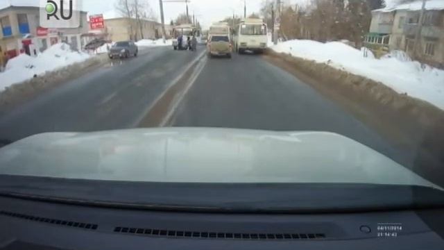 «Мирись, мирись и больше не дерись». Курганский суд оштрафовал подравшихся водителей маршруток смотреть онлайн