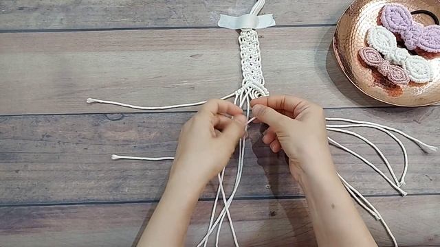Macrame Hair Bow Tie Tutorial | DIY Macrame Hair accessories |Macrame Hair Tie |Beginner tutorials смотреть онлайн