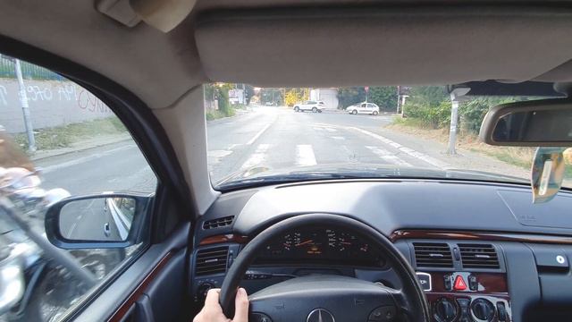 Mercedes Benz E220 CDI W210 (2002) - POV Drive 4K смотреть онлайн