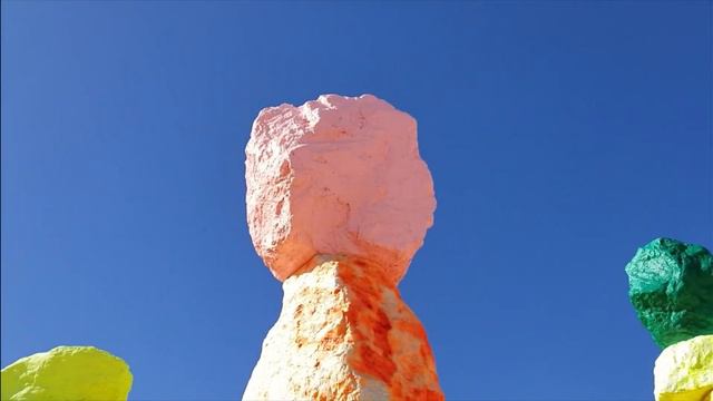 Nevada’s Seven Magic Mountains смотреть онлайн