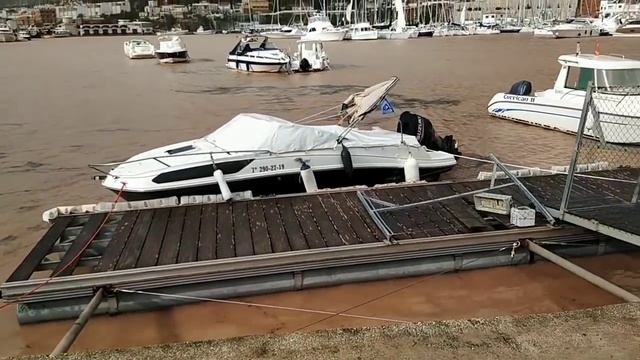 Ураган Глория в Испании. Storm Gloria Spain. Разрушения, утонувшие яхты и порванные паруса. смотреть онлайн