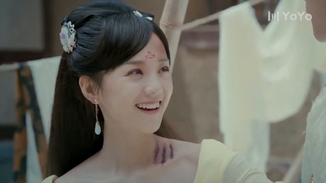 灰姑娘摔倒在霸道王爷身上，深情对视，缓缓靠近他的唇💋Chinese Drama 胡意旋