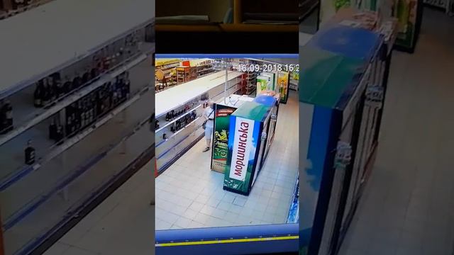 Как Херсонское быдло ворует в супермаркете смотреть онлайн