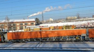 Снегоуборочная машина СМ-2М чистит снег