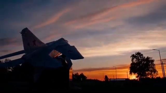 Timelapse | МиГ-23 на въезде в Старый Оскол смотреть онлайн