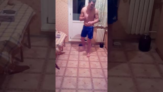 Папа учит дочку. Стойка (смотреть до конца) смотреть онлайн