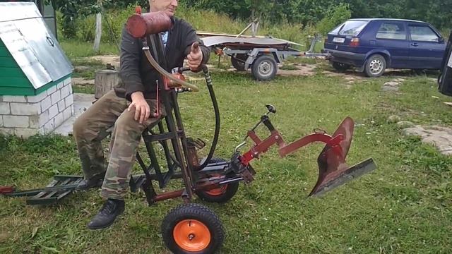 Работа ручной гидравлики на адапторе к мотоблоку. смотреть онлайн