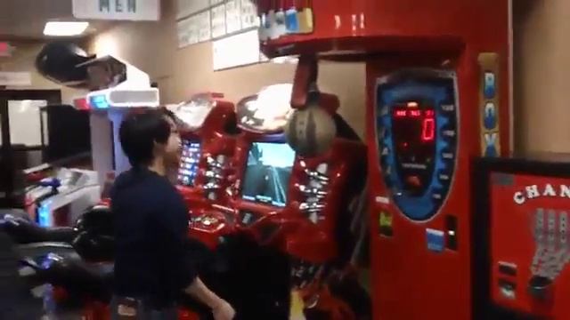 Геймеры у боксерской груши 480x360 смотреть онлайн