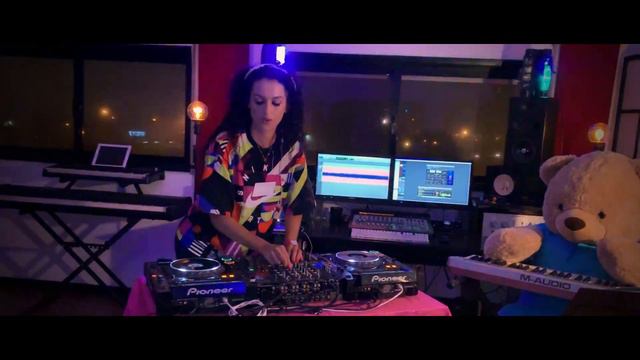 Cristiana De Matos - Monthly Home Sessions (Sep 2019) :: This Is Techno!