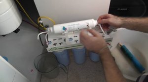 Обратный осмос. Почему: не наполняется бак - вода постоянно сливается в дренаж. Замена мембраны.