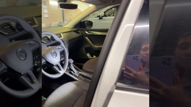 Skoda Octavia - оклеили элементы кузова черной глянцевой пленкой, перетяжка руля и многое другое смотреть онлайн