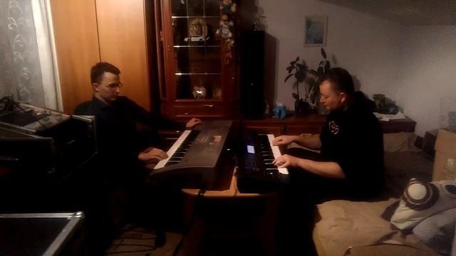 Roland GW8 VS Korg Is40 (duet) смотреть онлайн