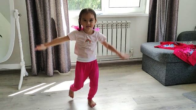 Танцы в трусиках. Катарина Гаврилова. мастер–класс по танцам. смотреть онлайн