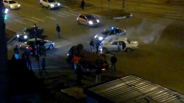 г.Красноярск...перекрёсток Комсомольский проспект и Мате Залке 23:00 29.04.2015 год. смотреть онлайн
