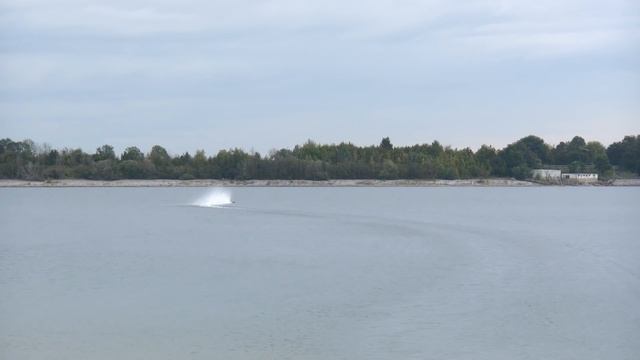 HUGE RC ELECTRIC POWERBOAT MODEL RACING BOAT / AWESOME AND POWERFUL SPEEDBOAT IN ACTION !!! смотреть онлайн