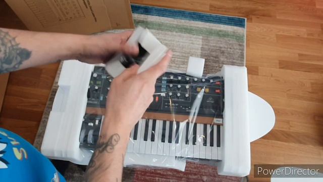 Unboxing the Behringer Poly D смотреть онлайн
