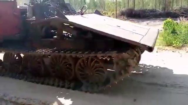 Разгрузка трактора ТДТ-55 с трала. смотреть онлайн