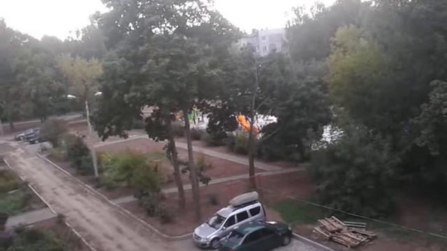 Монтируется современная детская площадка на улице Максимова в Чебоксарах 22 августа 2021 г. смотреть онлайн