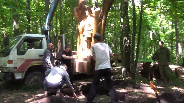 Установка памятника, рядом с могилкой Плутахиной Марии Моисеевны. смотреть онлайн