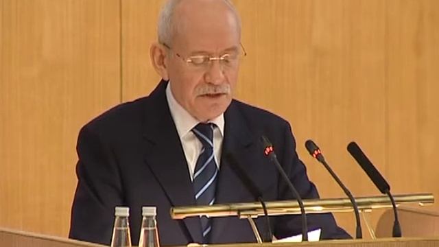 Рустэм Хамитов: «Конституция -- это правовой фундамент, на котором держится наше государство» смотреть онлайн