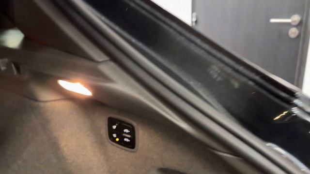 Superbe Porsche Macan S Diesel 3.0 V6 258ch avec PASM/ Attelage/ PDLS... et suivi exclusif Porsche смотреть онлайн