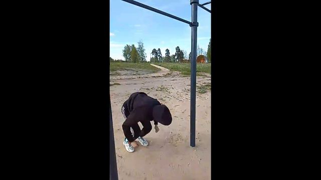 Обучаем элементу Кумкват с турника смотреть онлайн