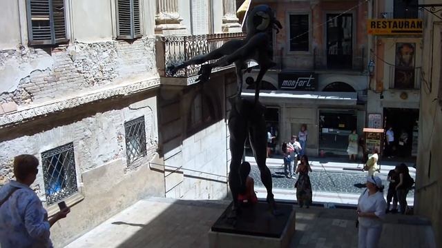 Музей Сальвадора Дали в Фигерас Испания Salvador Dali -1 смотреть онлайн
