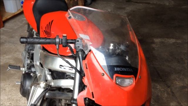 VTR 1000F Honda srážka s traktorem, collision with tractor, ホンダ смотреть онлайн