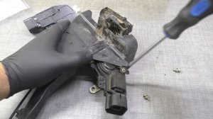 Замена замка задней двери Джили МК.