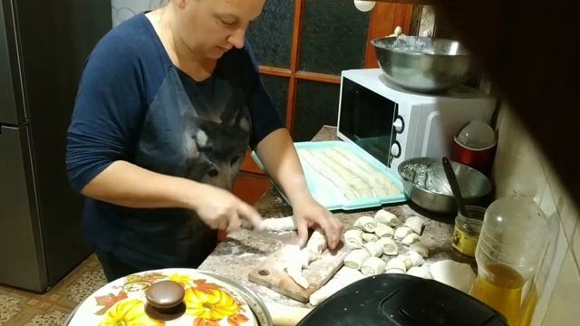 ПЯТНИЦА ?Готовим штрудли с сыром ? маленькая помощница