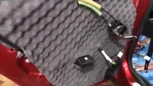 Внушительный на вид звукопоглотитель, который локализует широкий диапазон звуковых волн в Мазда 6 смотреть онлайн