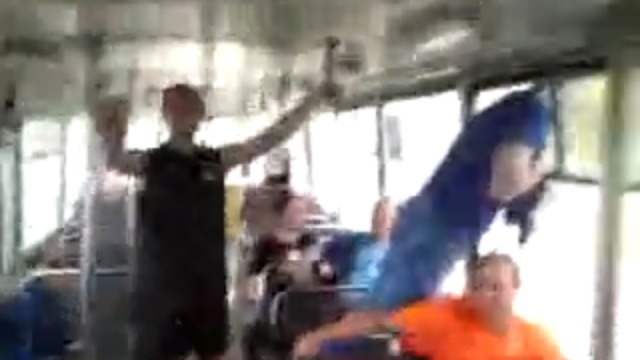 Выкидыш из автобуса смотреть онлайн