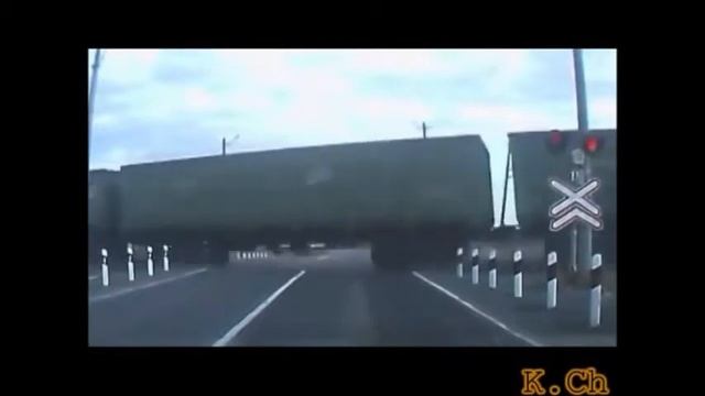 Сбивают пешеходов Посмотри! смотреть онлайн