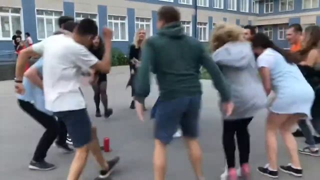 Танцуем на Льве в компании с Вышкой смотреть онлайн
